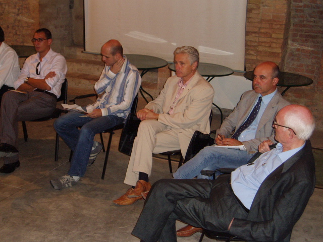 gal/2006/06 - Fondo della Valdarbia/1 - La tavola rotonda/P9020163.JPG